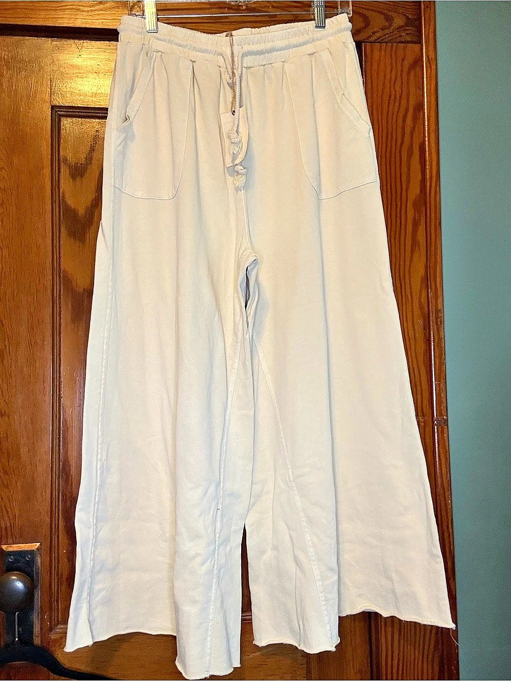 Easel Wide Leg Pants in White Size Large Like New